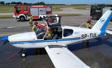 Działania ratowniczo-gaśnicze na lotnisku EPRJ